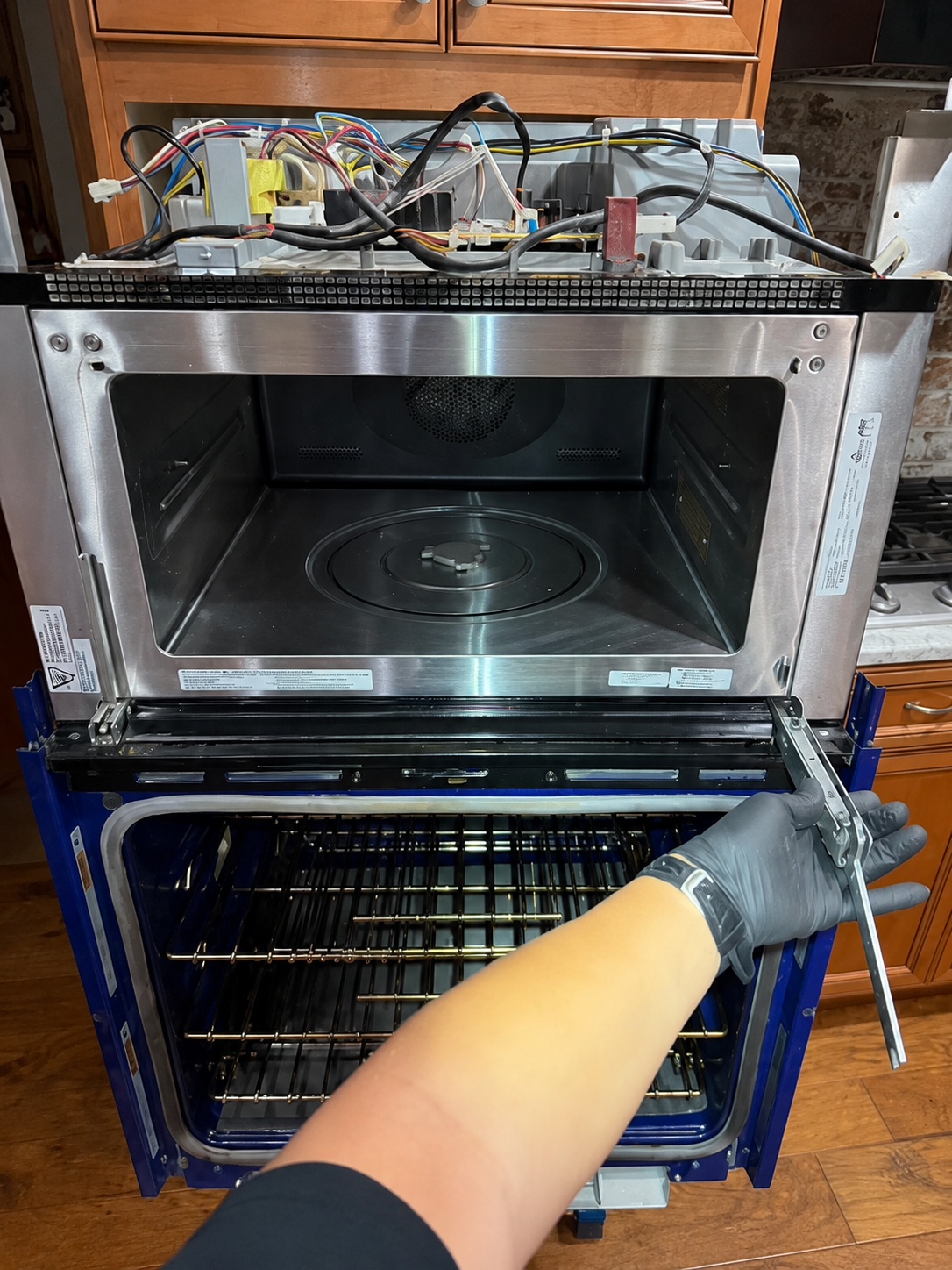 Microwave and oven repair service approach